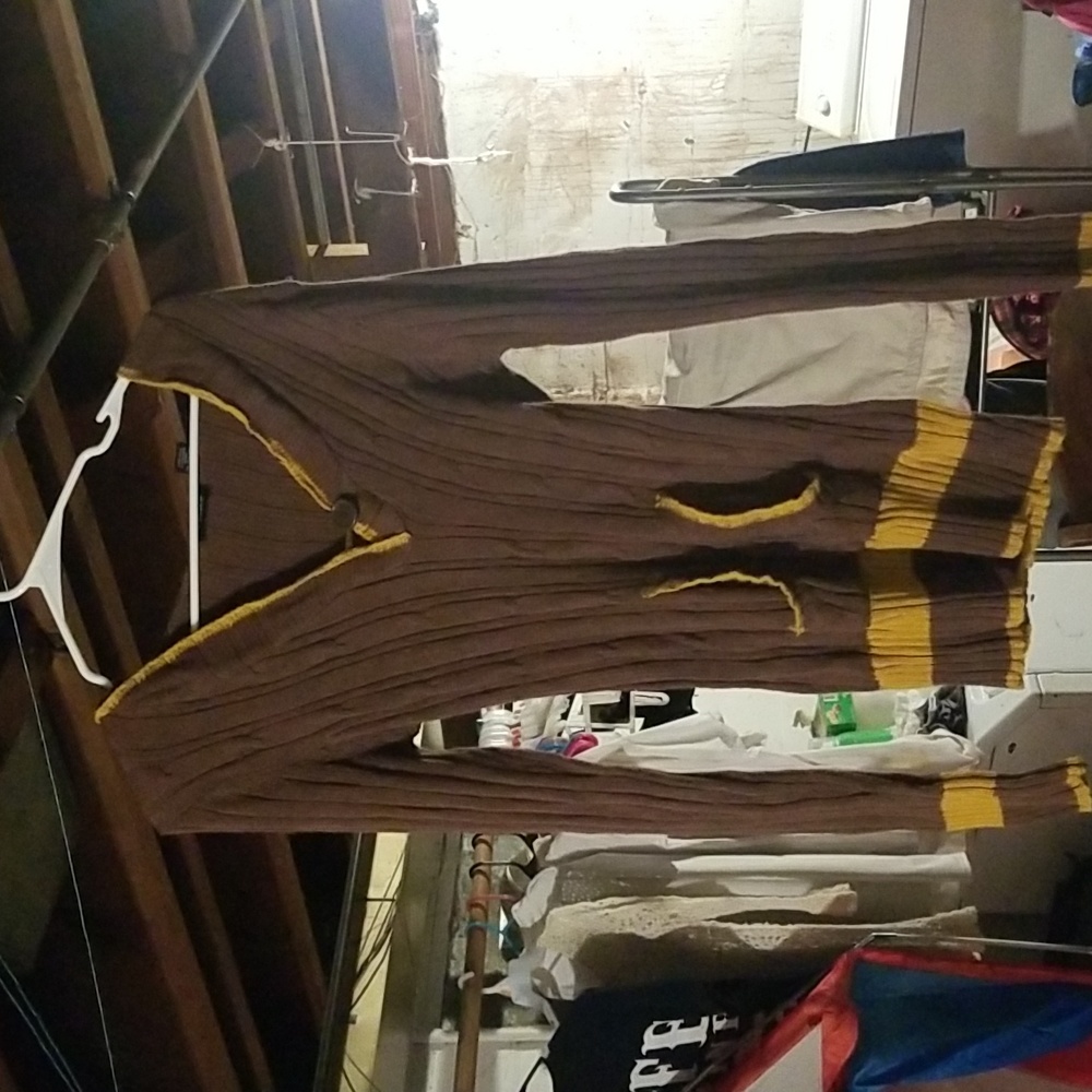 Im selling this very warm Chesley sweater ,brown and tan, size Large